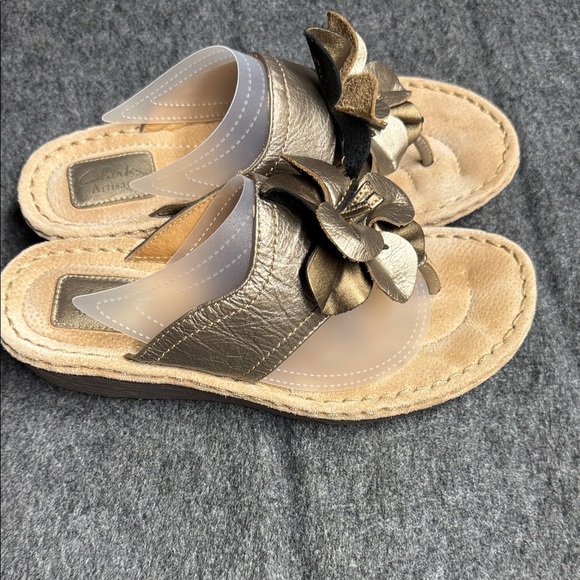 Clarks Metallic Flower Sandals - Picture 6 of 8